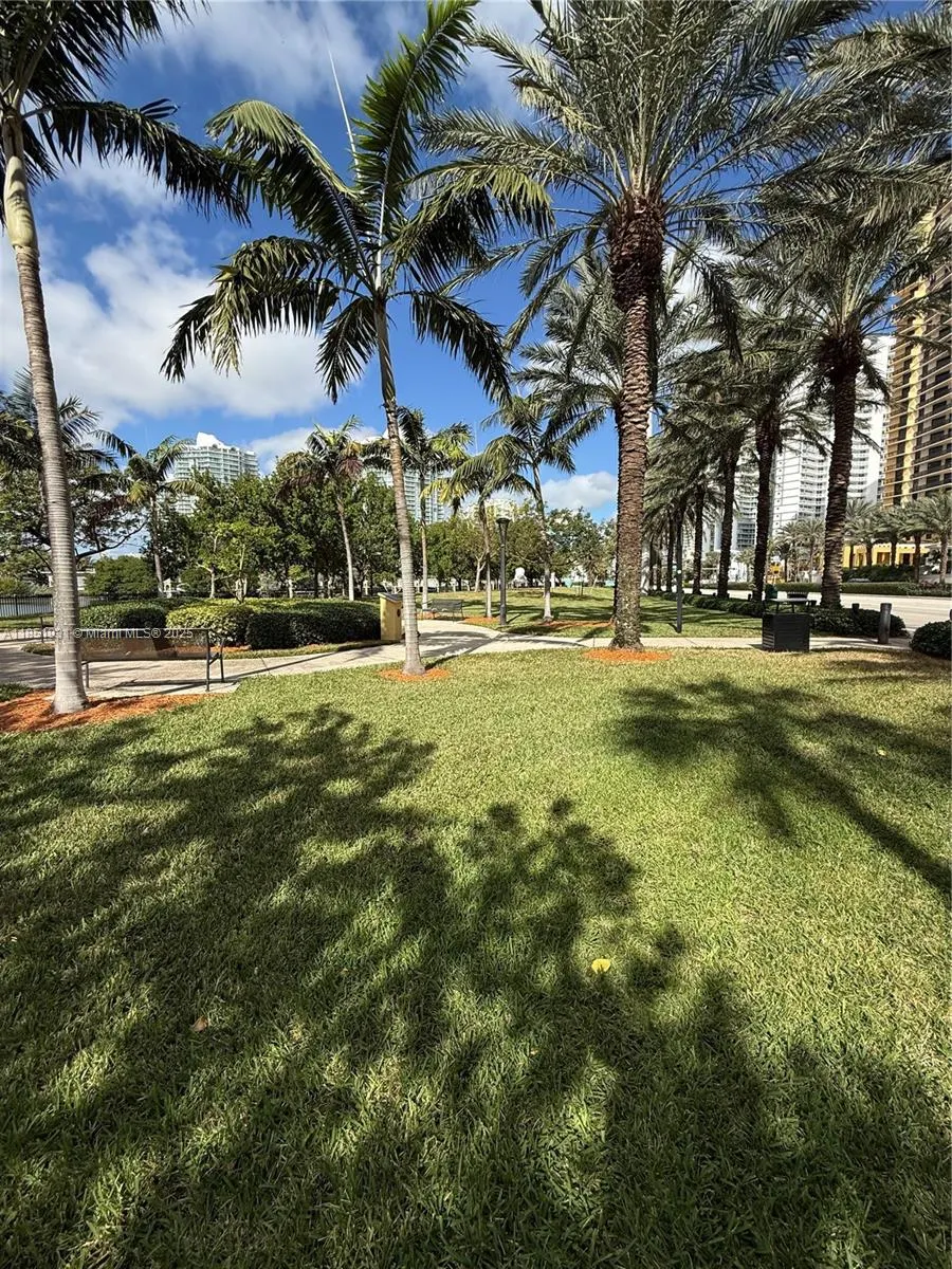 399 Poinciana Dr, #1215