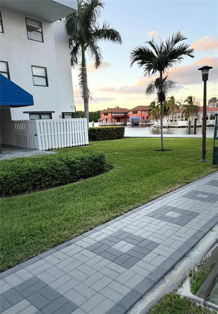 399 Poinciana Dr, #1215