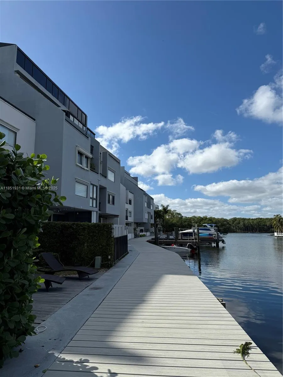 399 Poinciana Dr, #1215