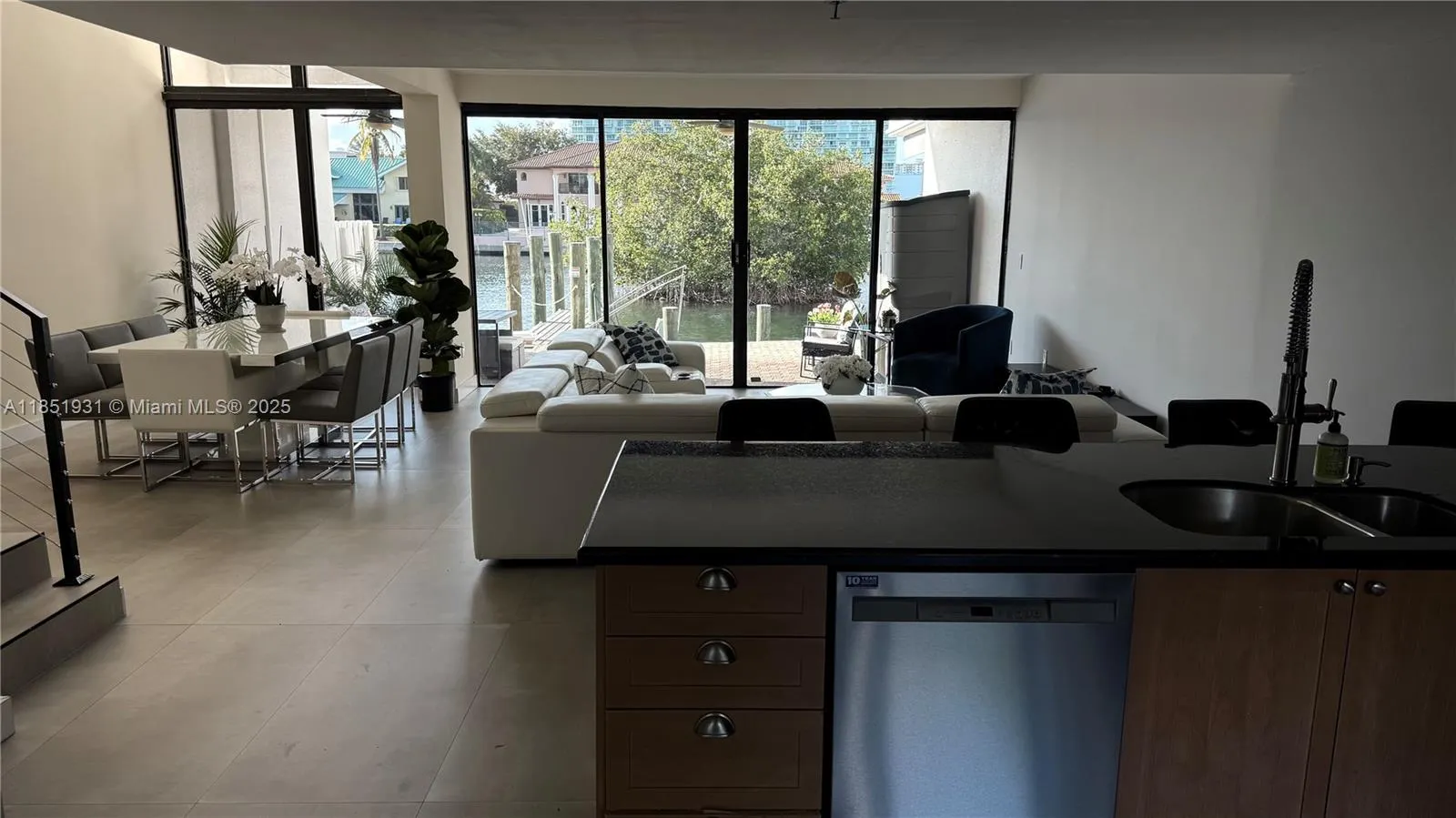 399 Poinciana Dr, #1215