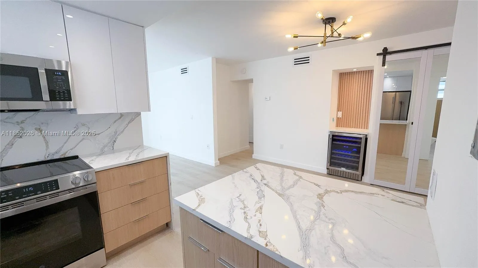 701 Collins Ave, #1F