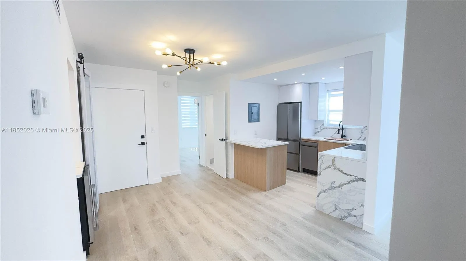 701 Collins Ave, #1F