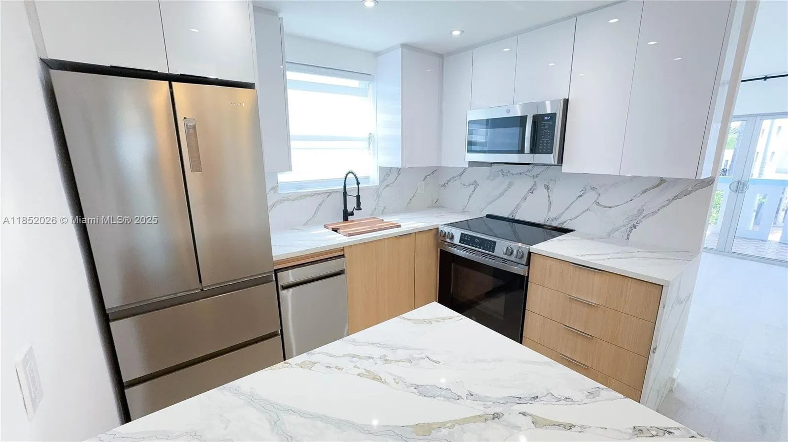 701 Collins Ave, #1F