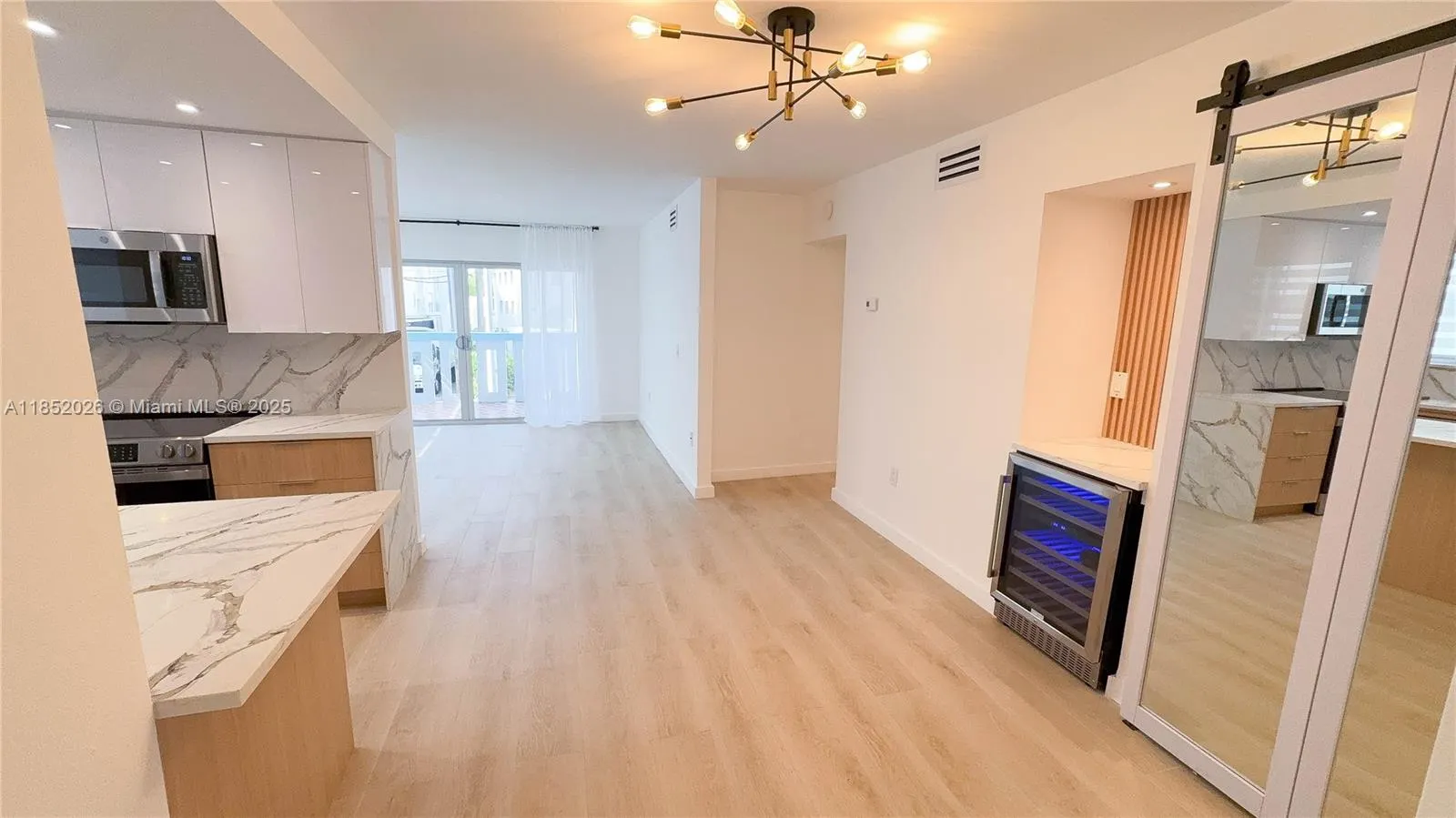 701 Collins Ave, #1F