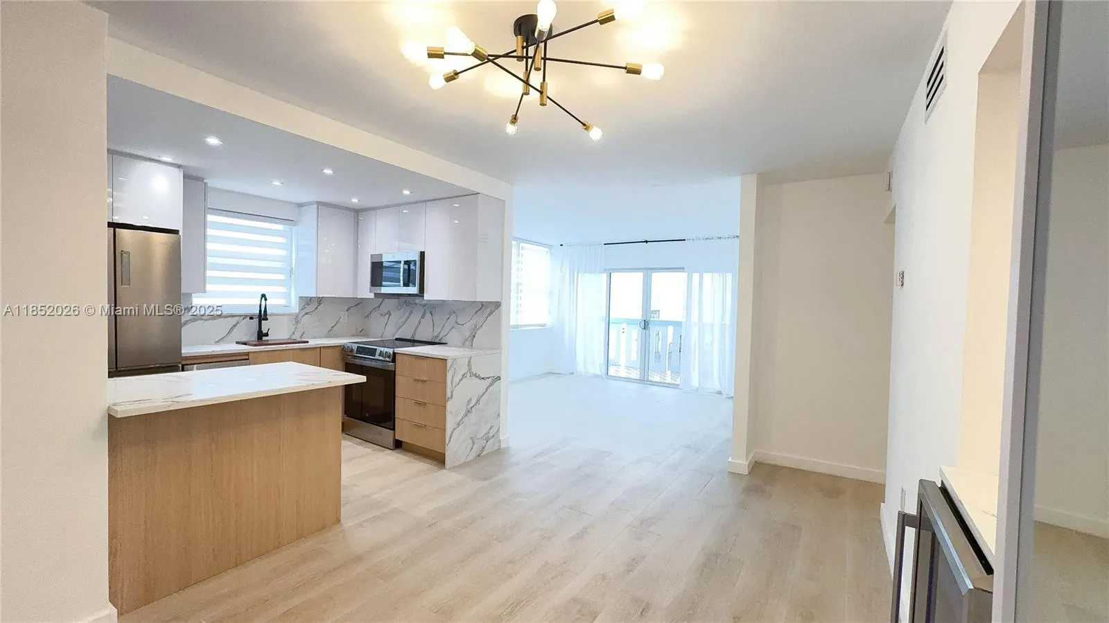 701 Collins Ave, #1F