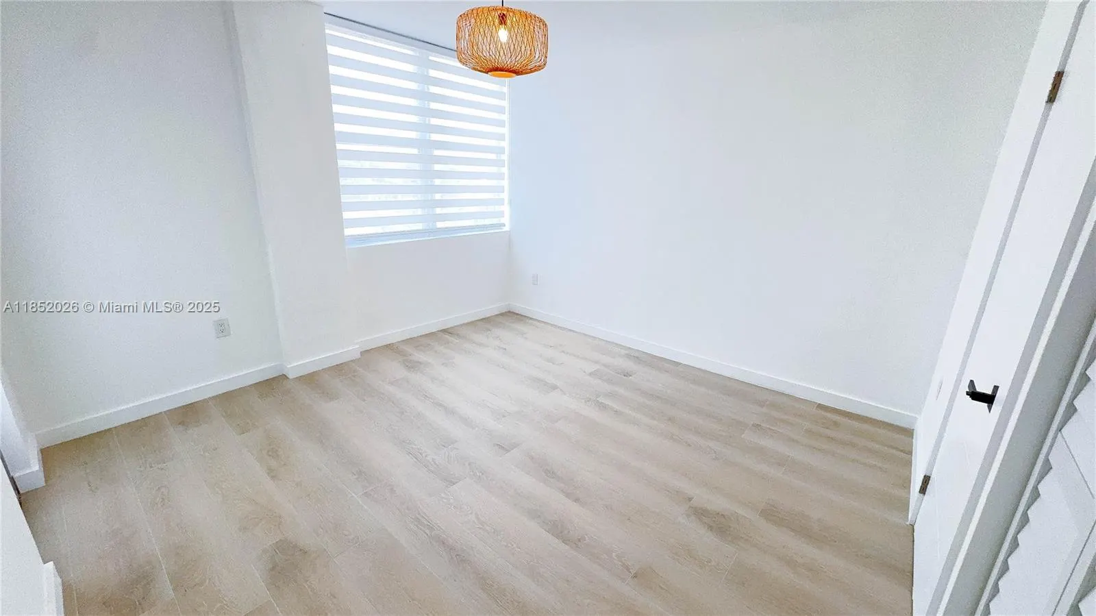 701 Collins Ave, #1F