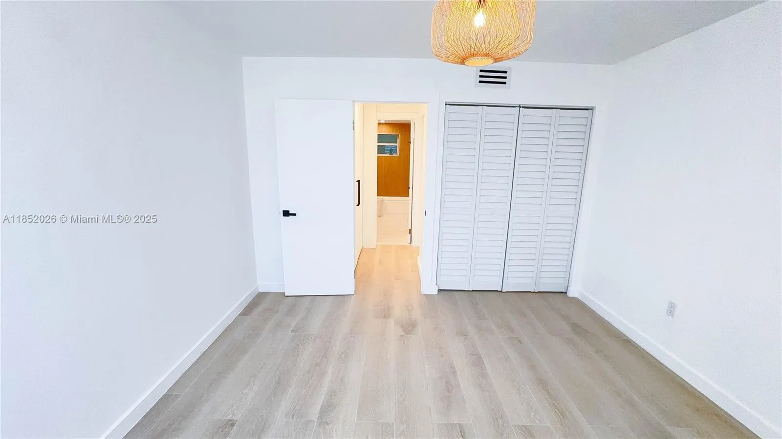 701 Collins Ave, #1F