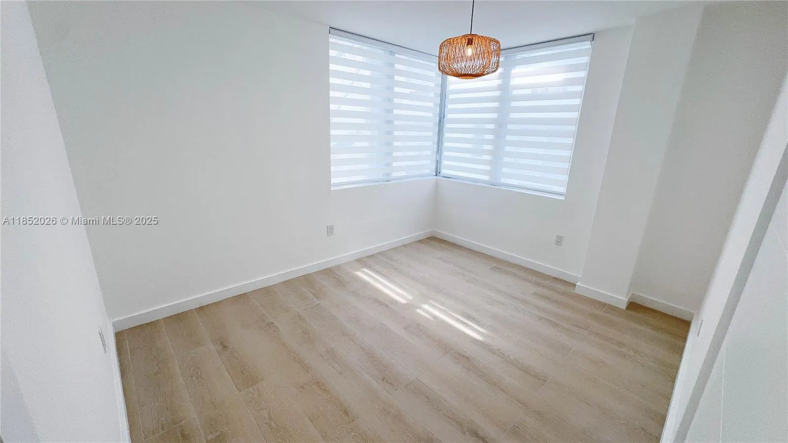 701 Collins Ave, #1F