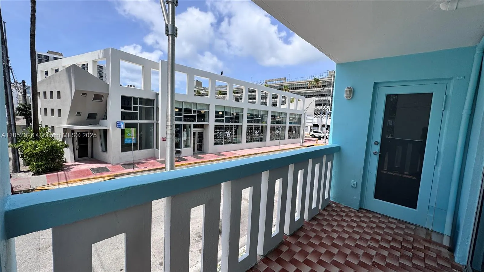 701 Collins Ave, #1F