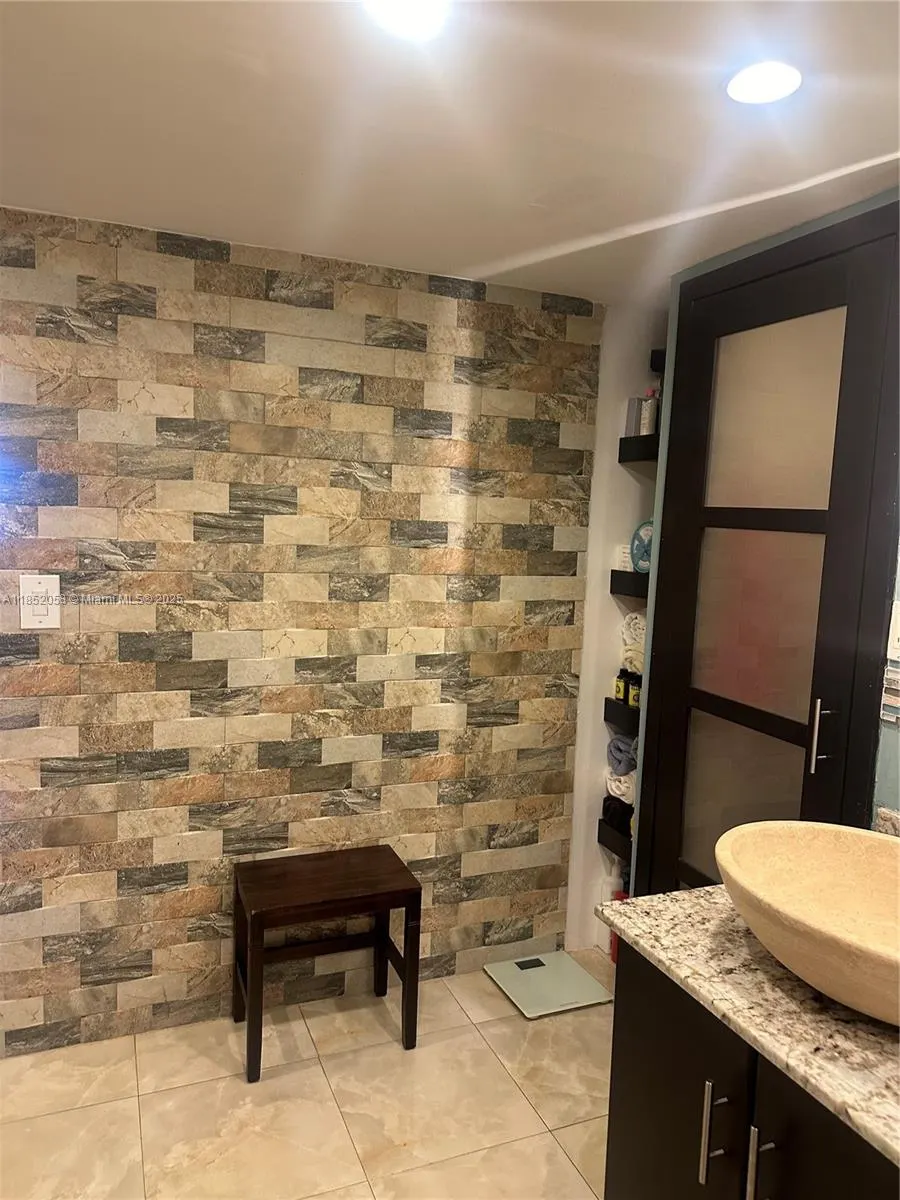 1500 S Ocean Dr, #5G