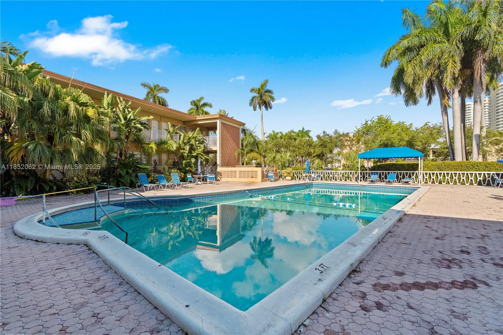26 Diplomat Pkwy, #2356