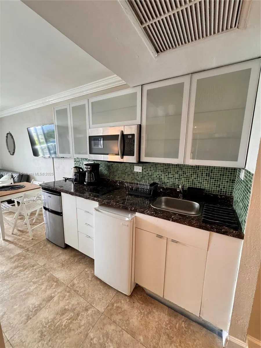19201 Collins Ave, #436