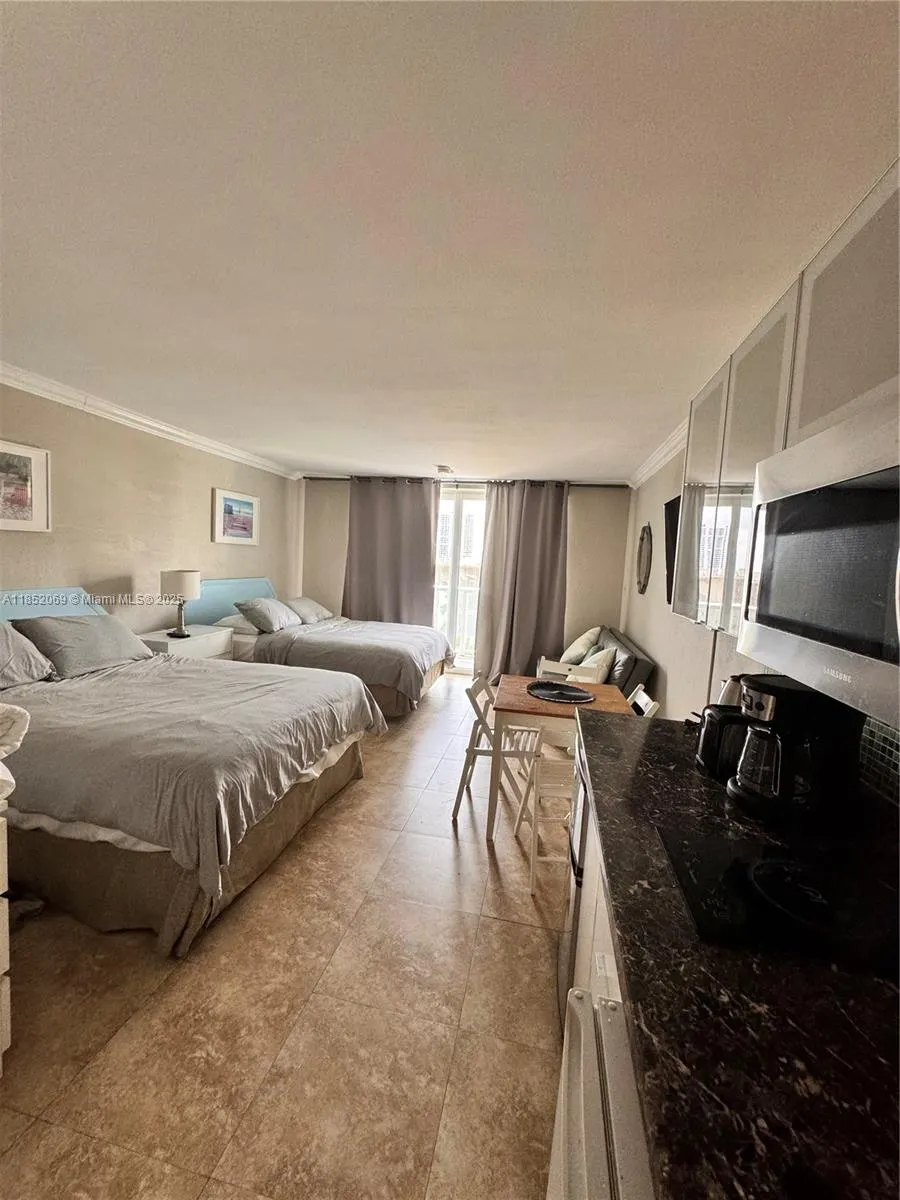 19201 Collins Ave, #436