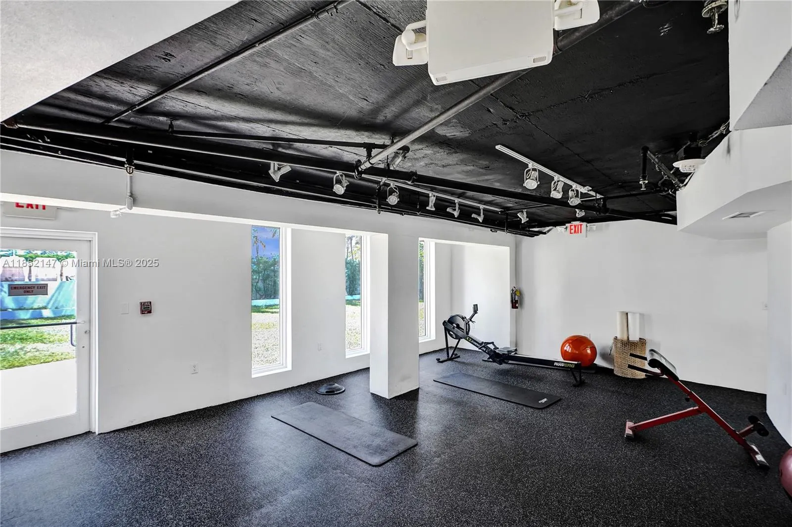 5055 Collins Ave, #5A
