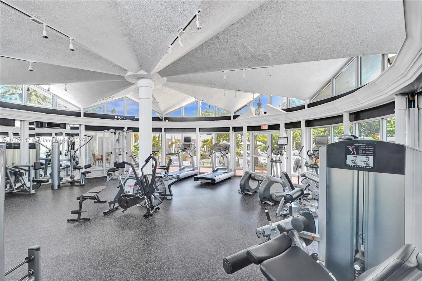 5055 Collins Ave, #5A