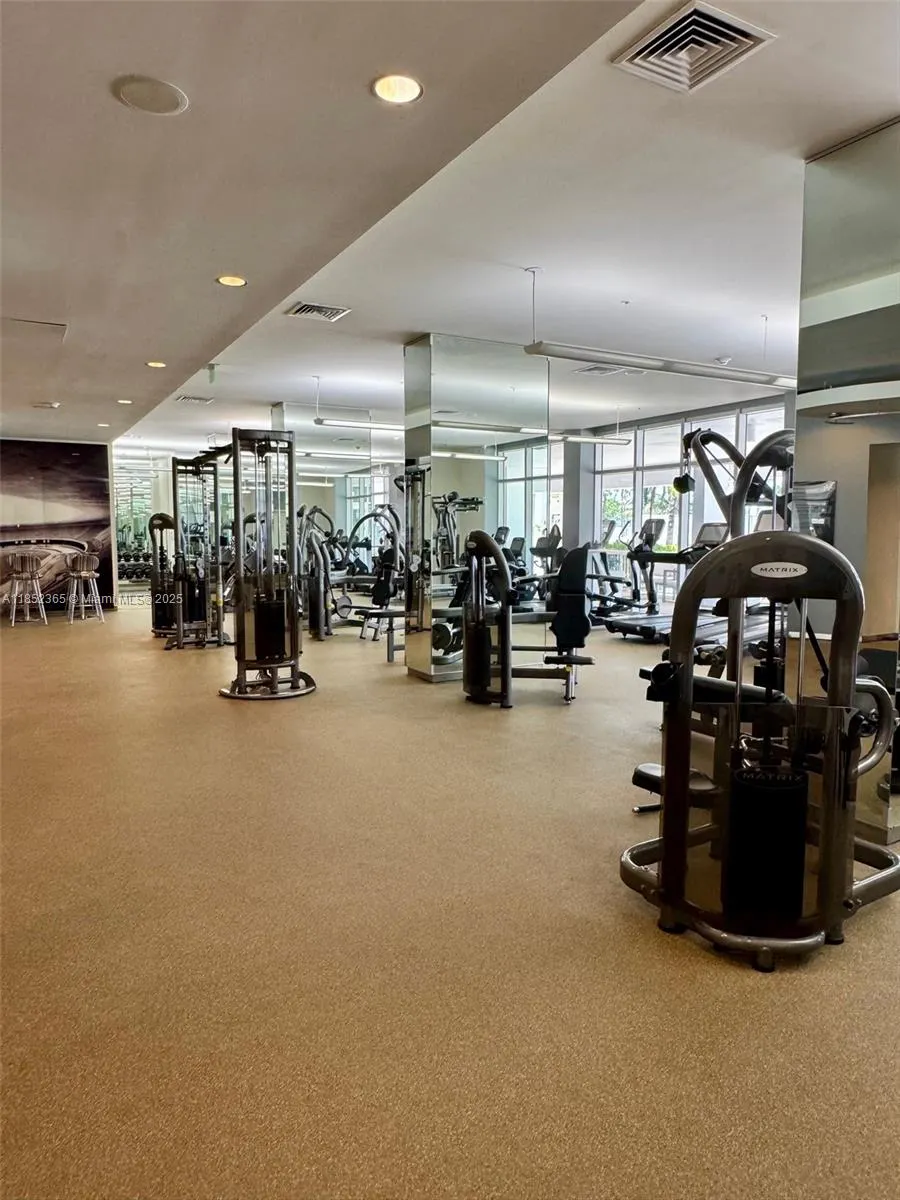 10275 Collins Ave, #316