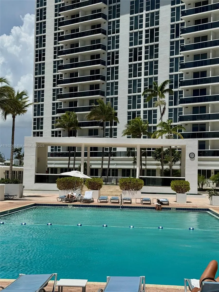 10275 Collins Ave, #316