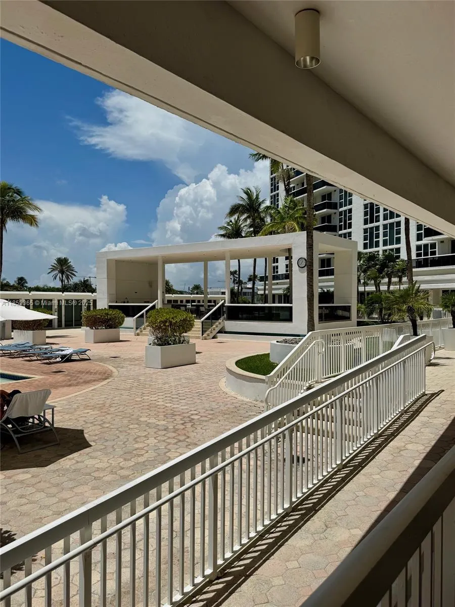 10275 Collins Ave, #316