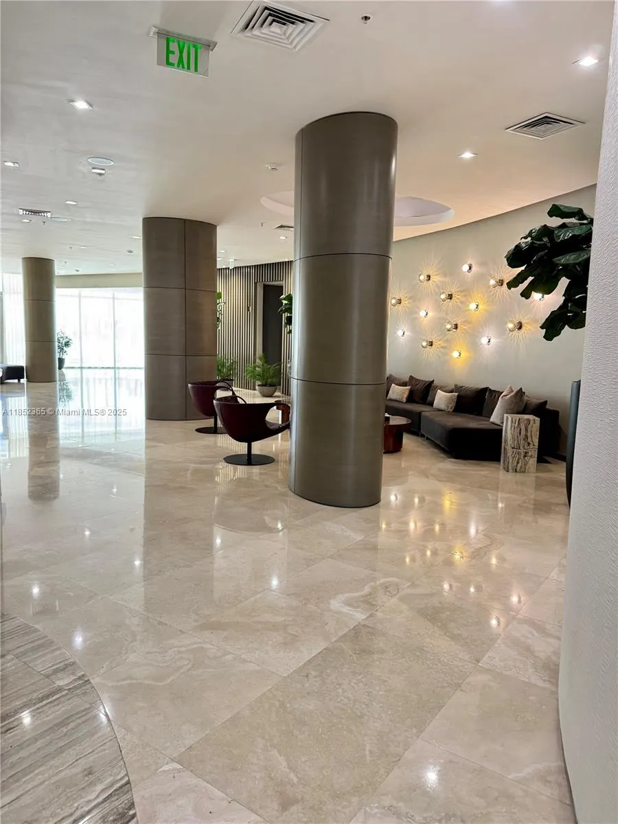 10275 Collins Ave, #316