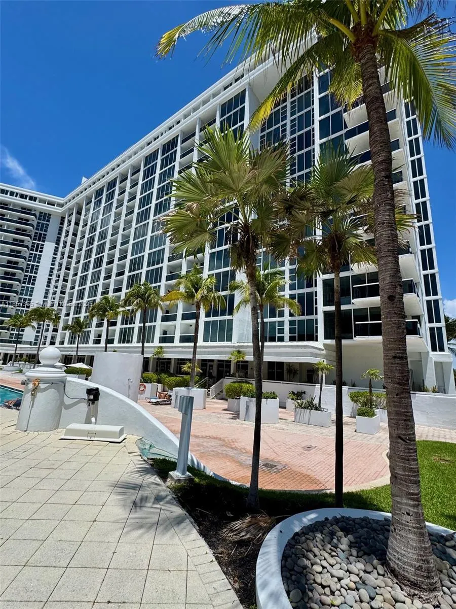 10275 Collins Ave, #316