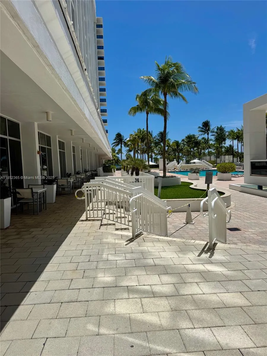 10275 Collins Ave, #316
