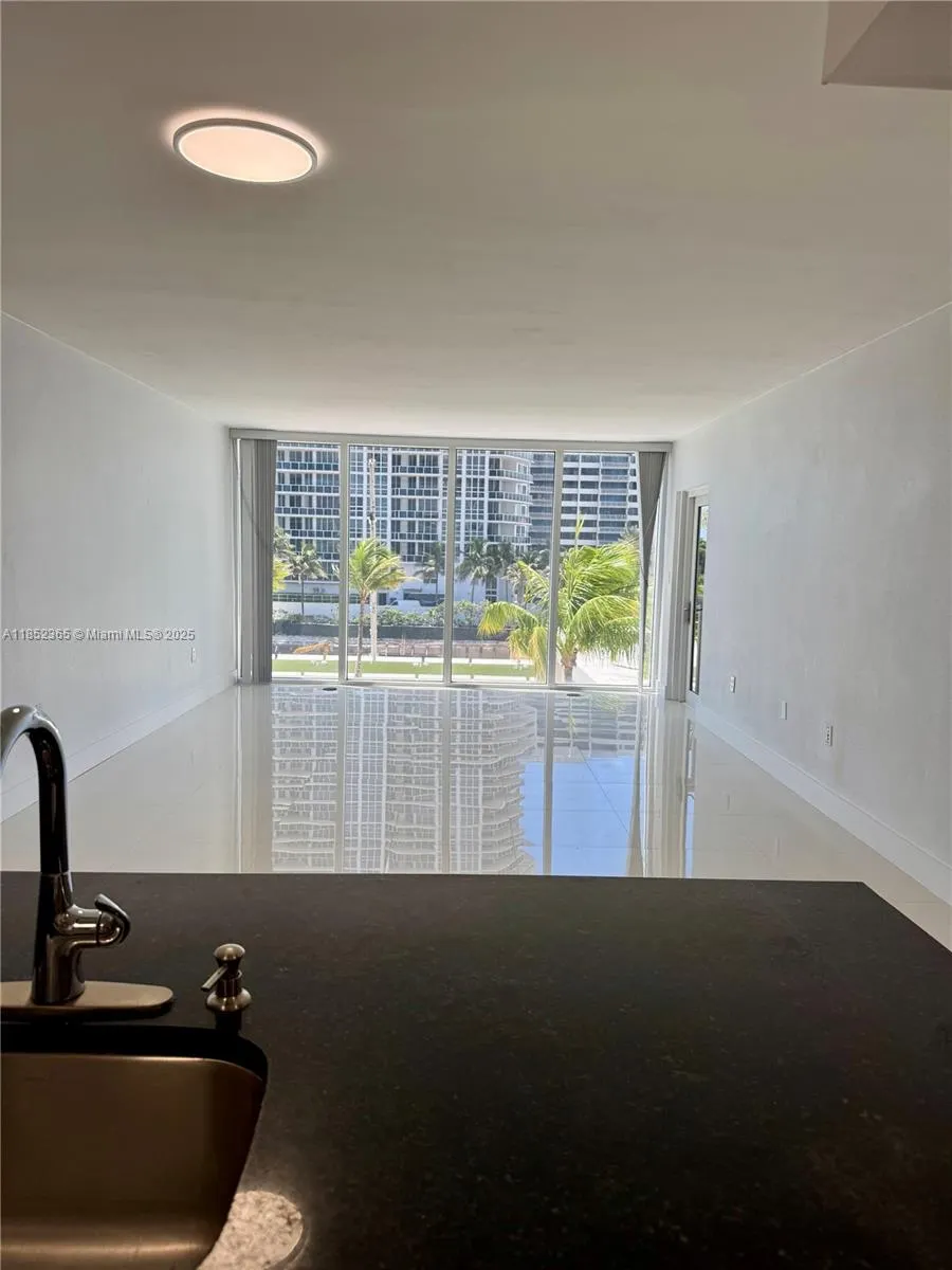10275 Collins Ave, #316