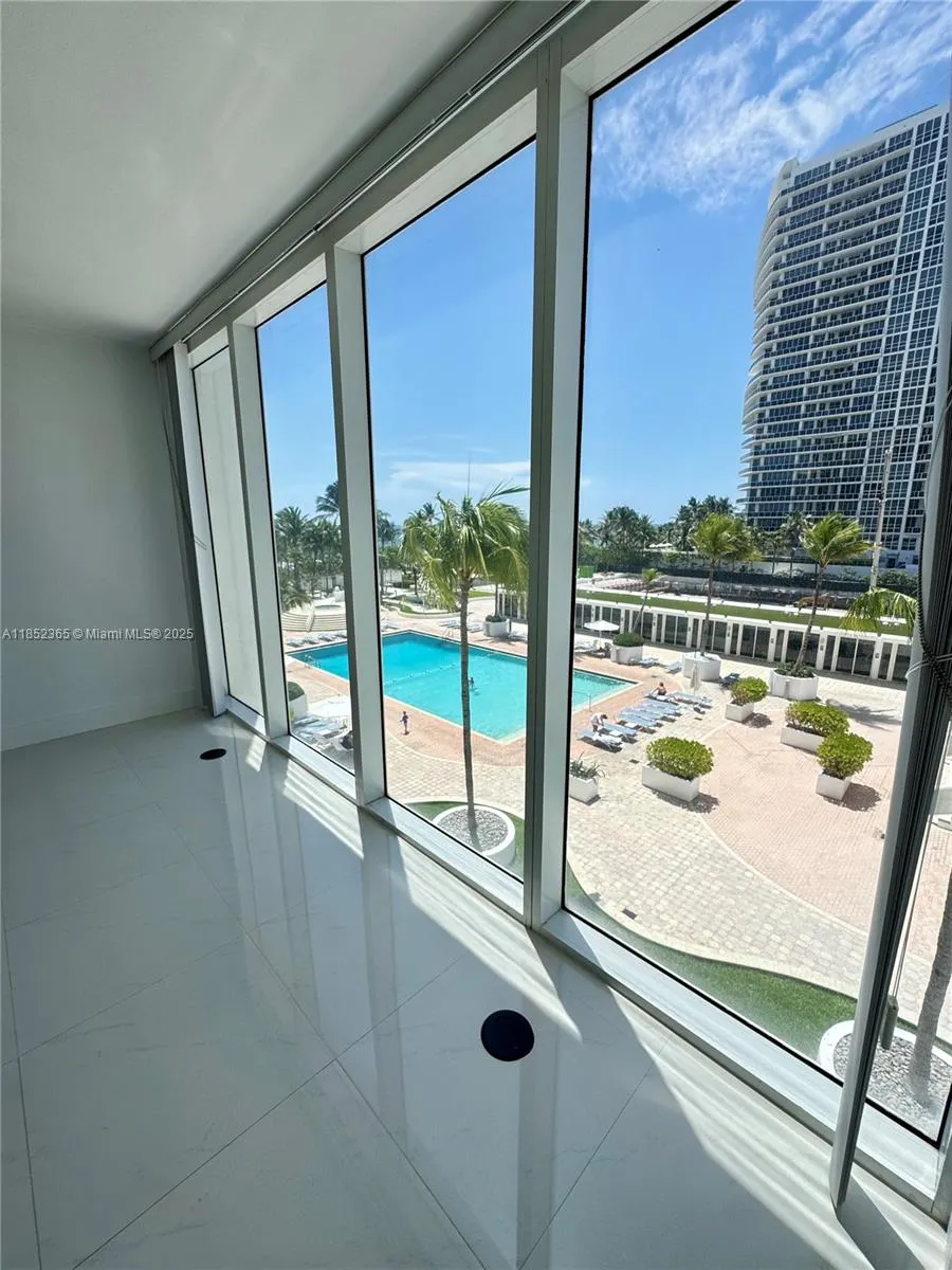 10275 Collins Ave, #316