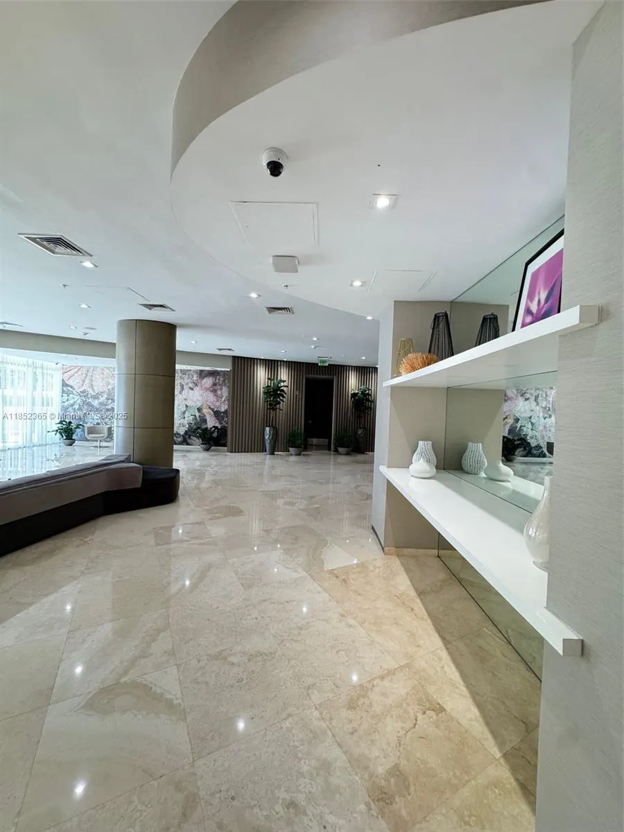 10275 Collins Ave, #316