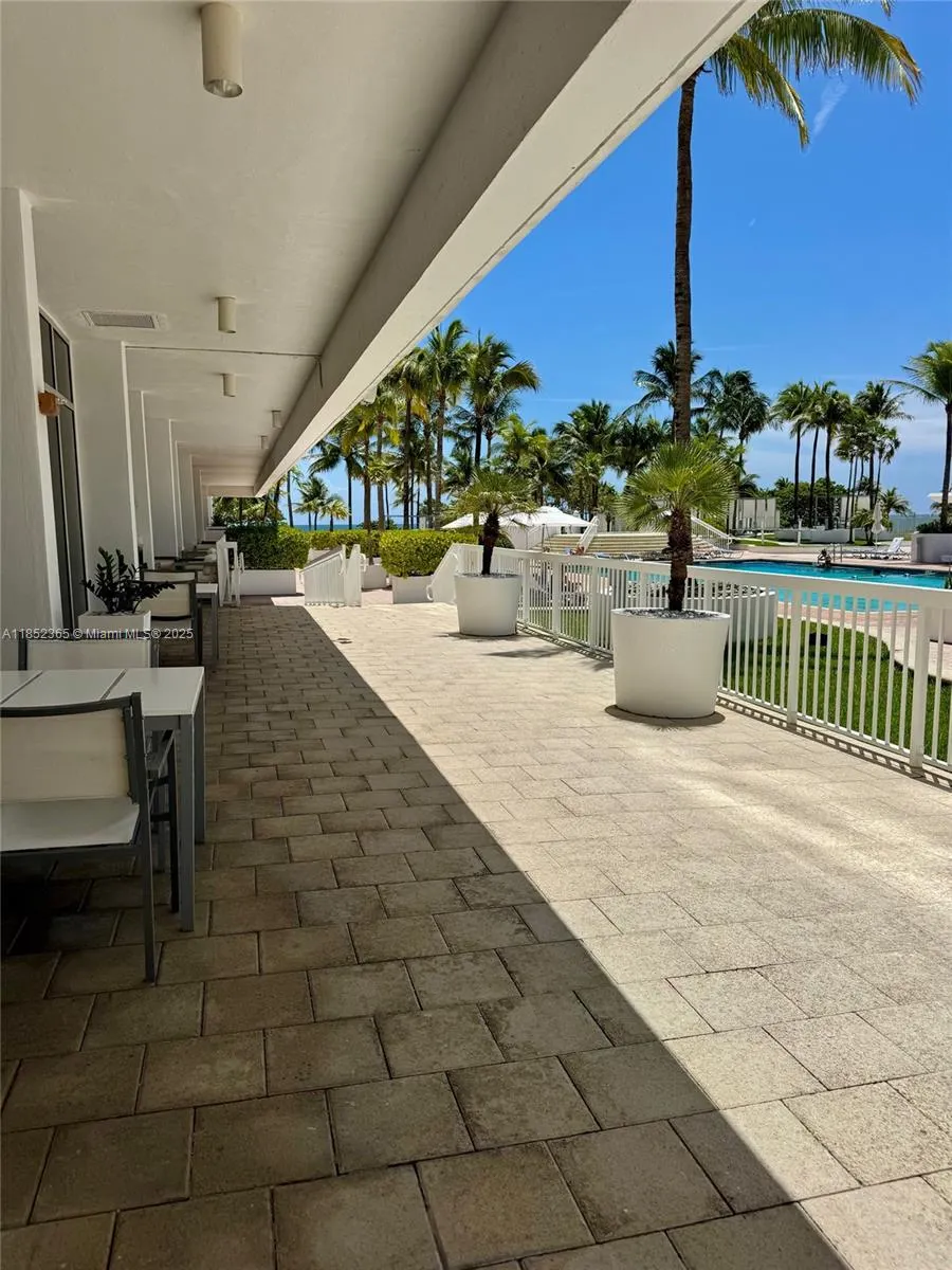 10275 Collins Ave, #316