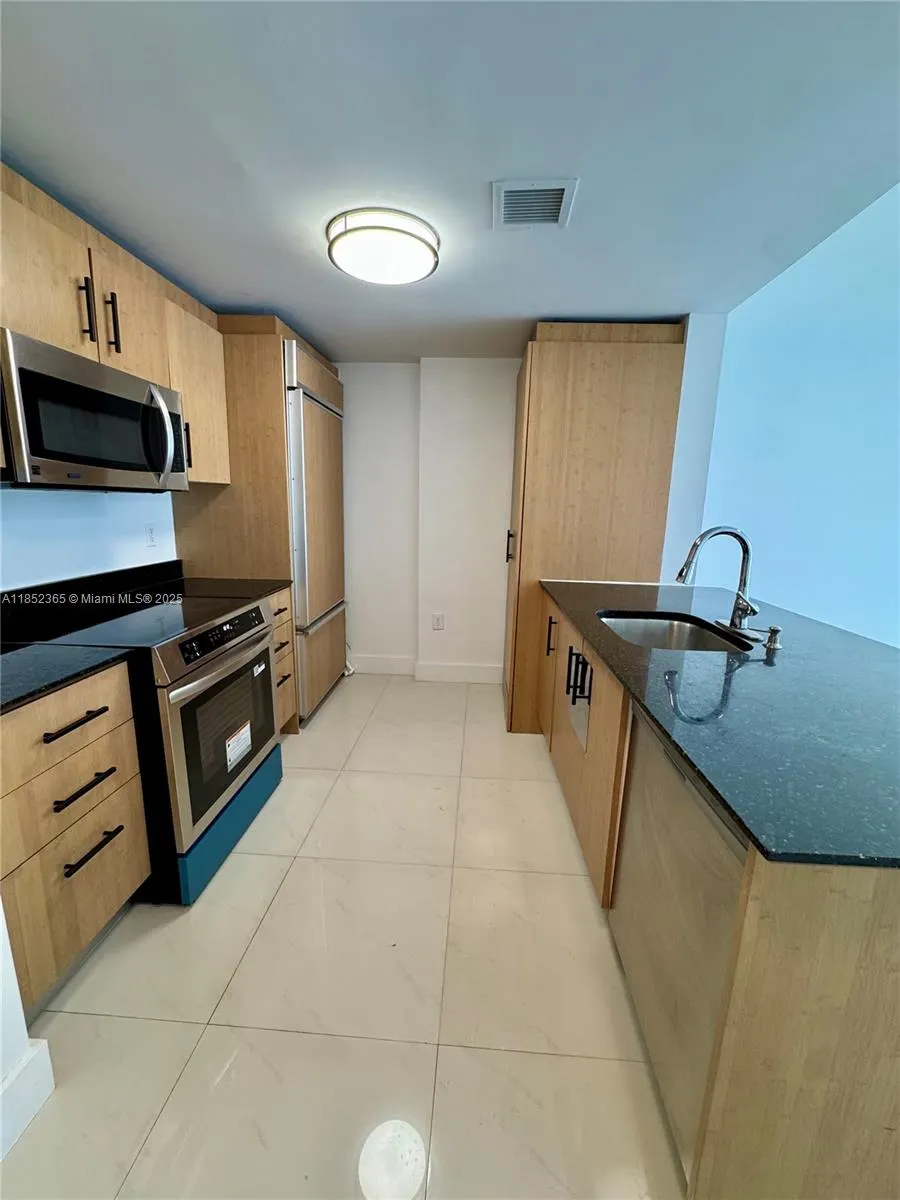 10275 Collins Ave, #316