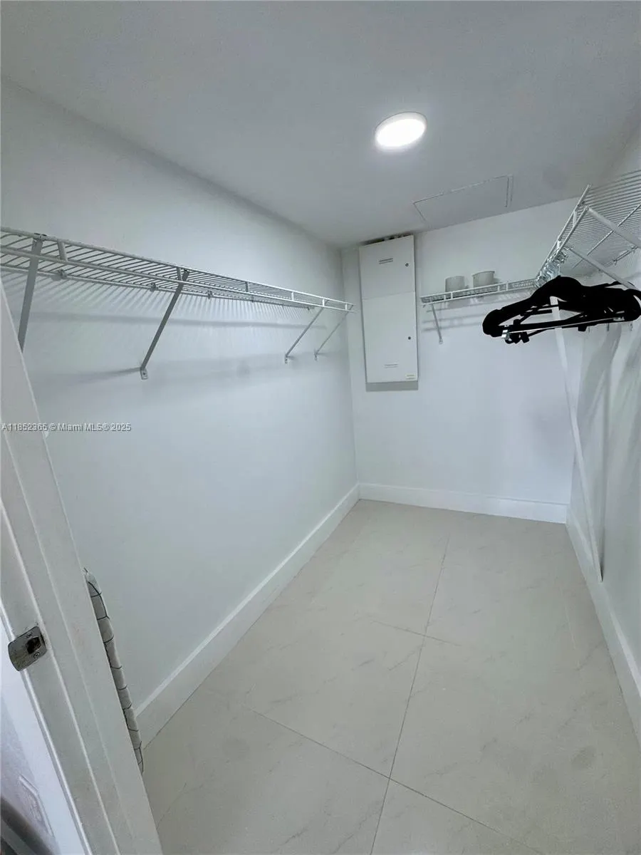 10275 Collins Ave, #316