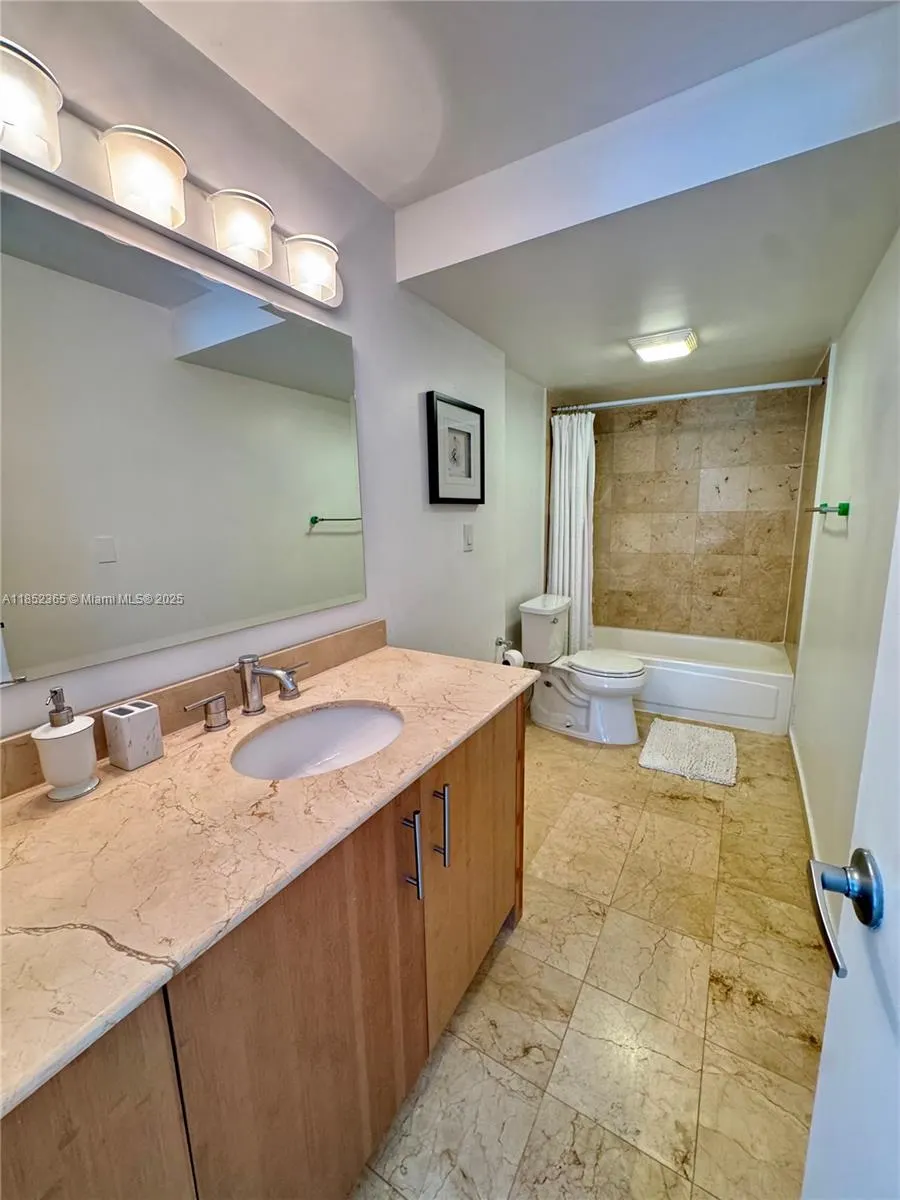 10275 Collins Ave, #316
