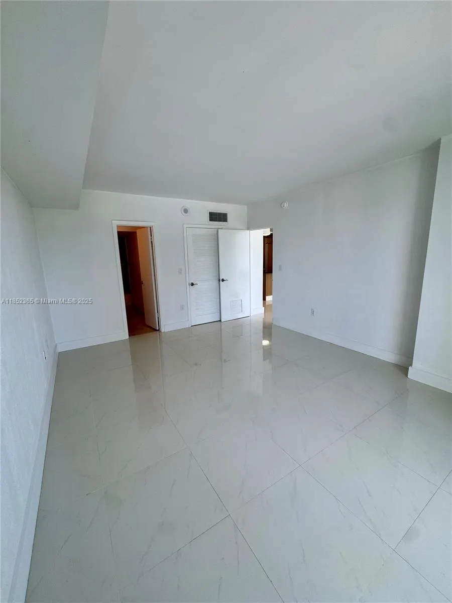10275 Collins Ave, #316