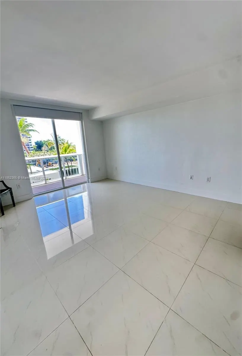 10275 Collins Ave, #316