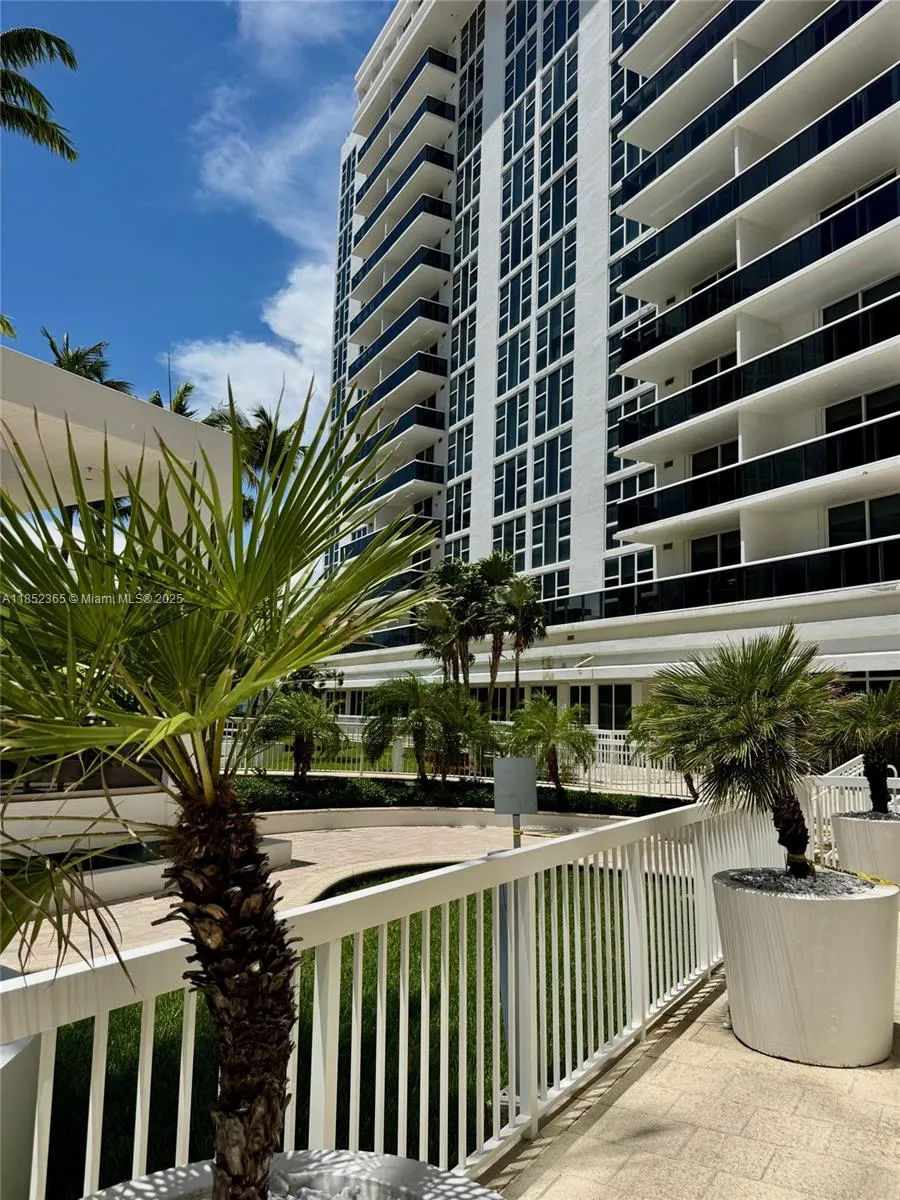 10275 Collins Ave, #316