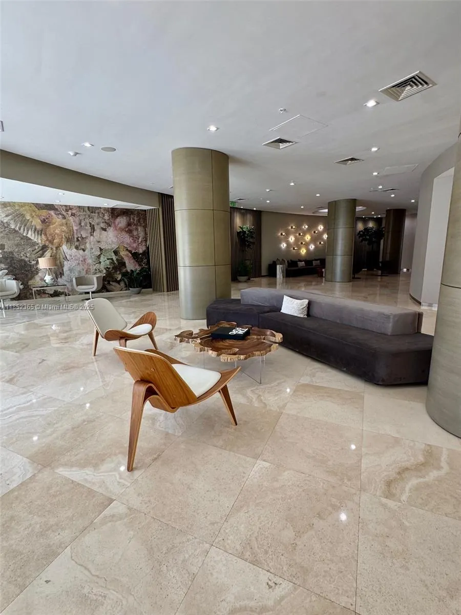 10275 Collins Ave, #316