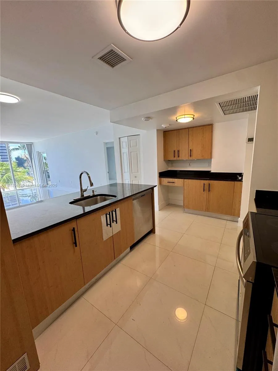 10275 Collins Ave, #316