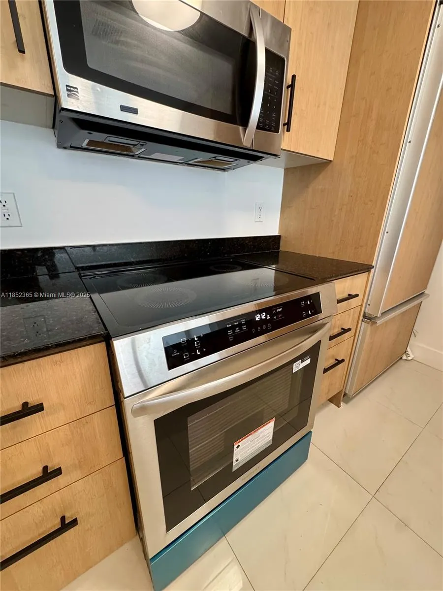 10275 Collins Ave, #316