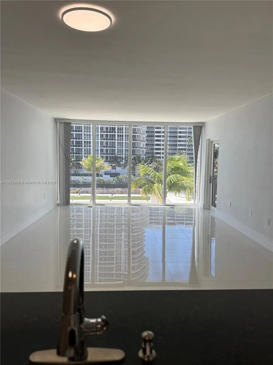 10275 Collins Ave, #316