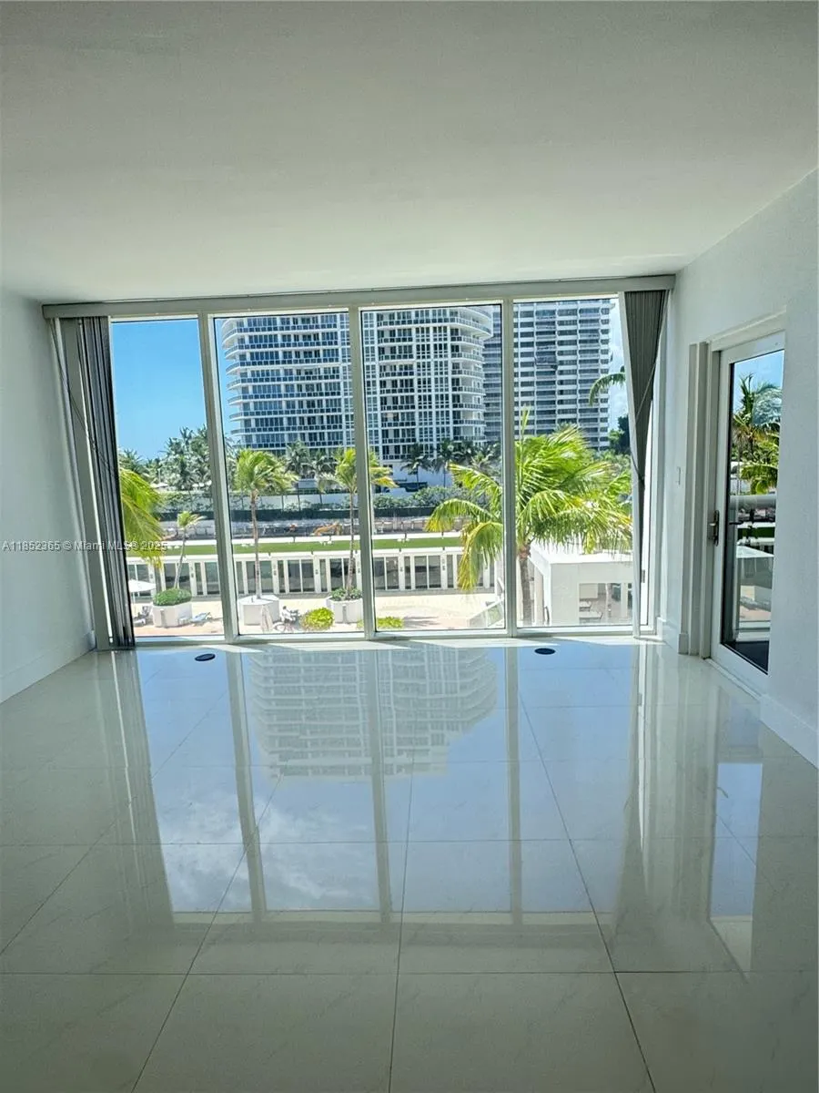 10275 Collins Ave, #316