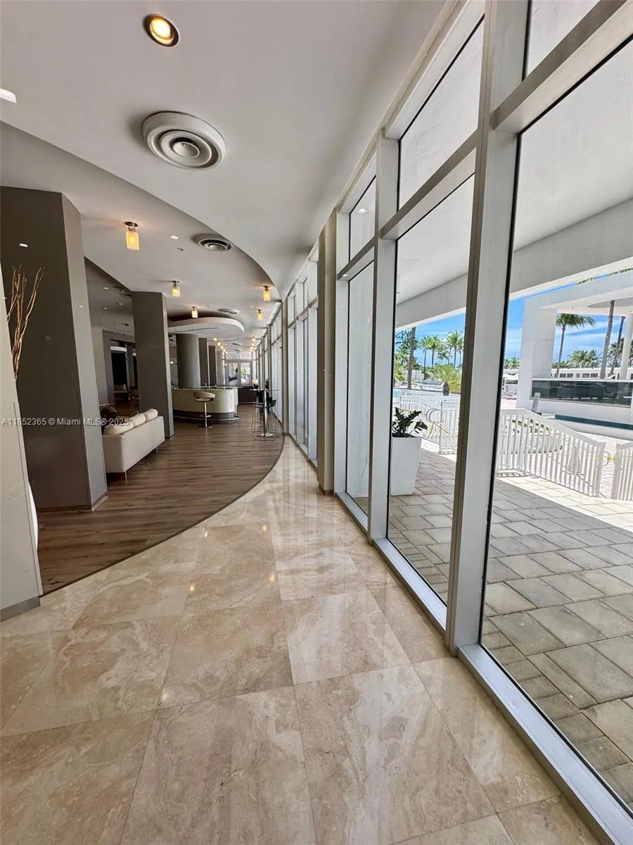 10275 Collins Ave, #316