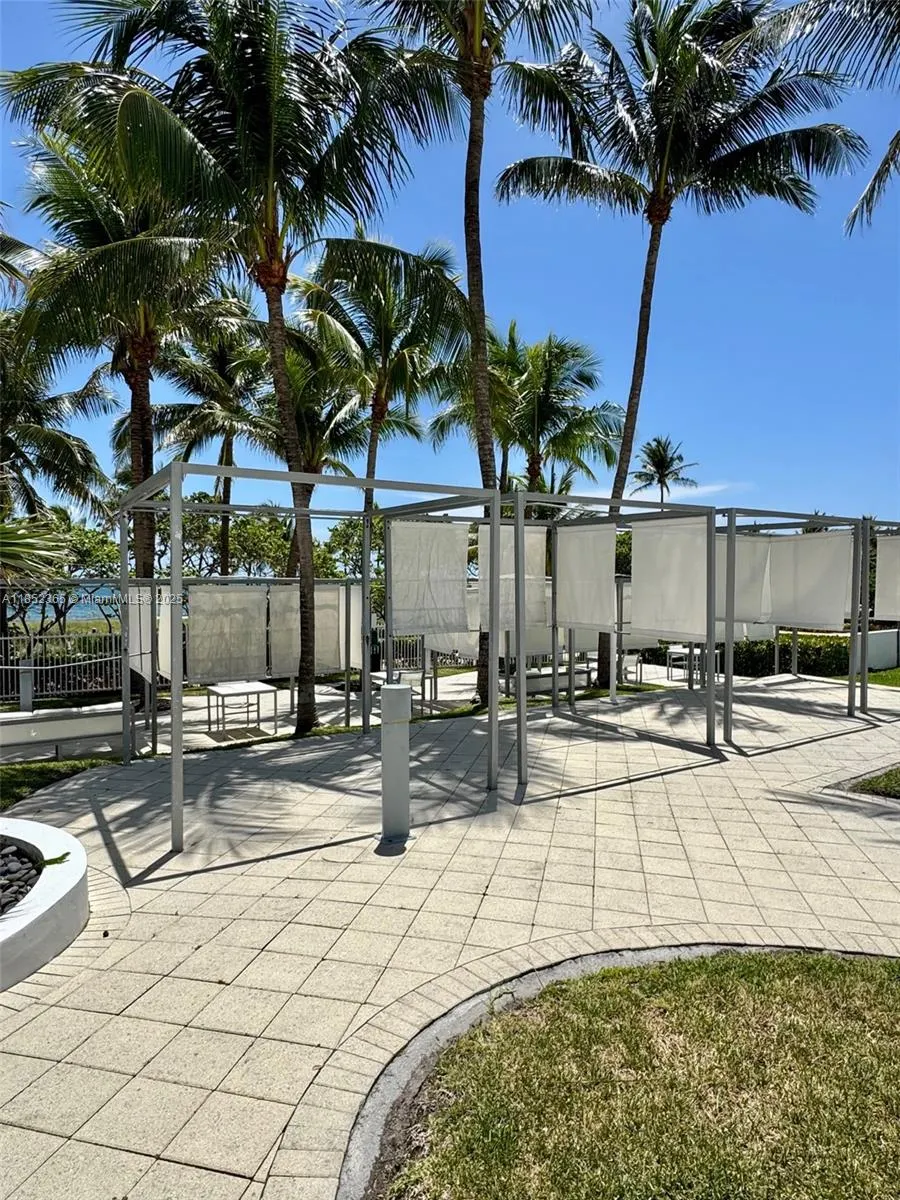 10275 Collins Ave, #316