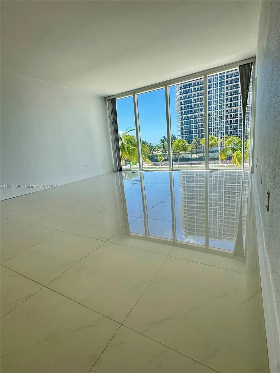 10275 Collins Ave, #316