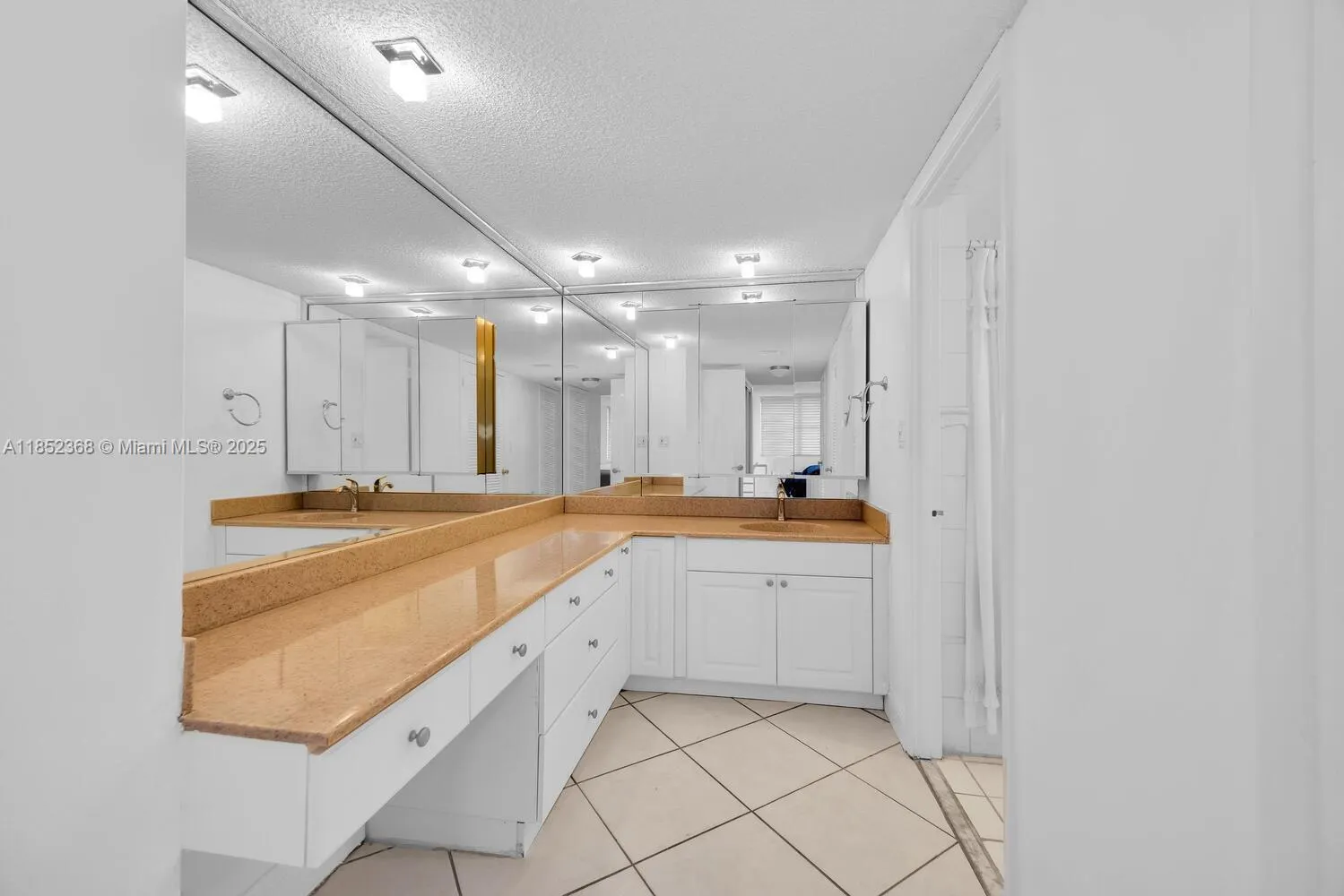 6039 Collins Ave, #311