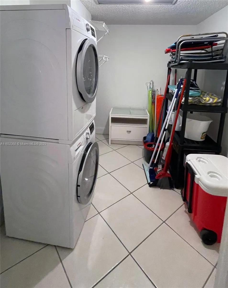 6039 Collins Ave, #311