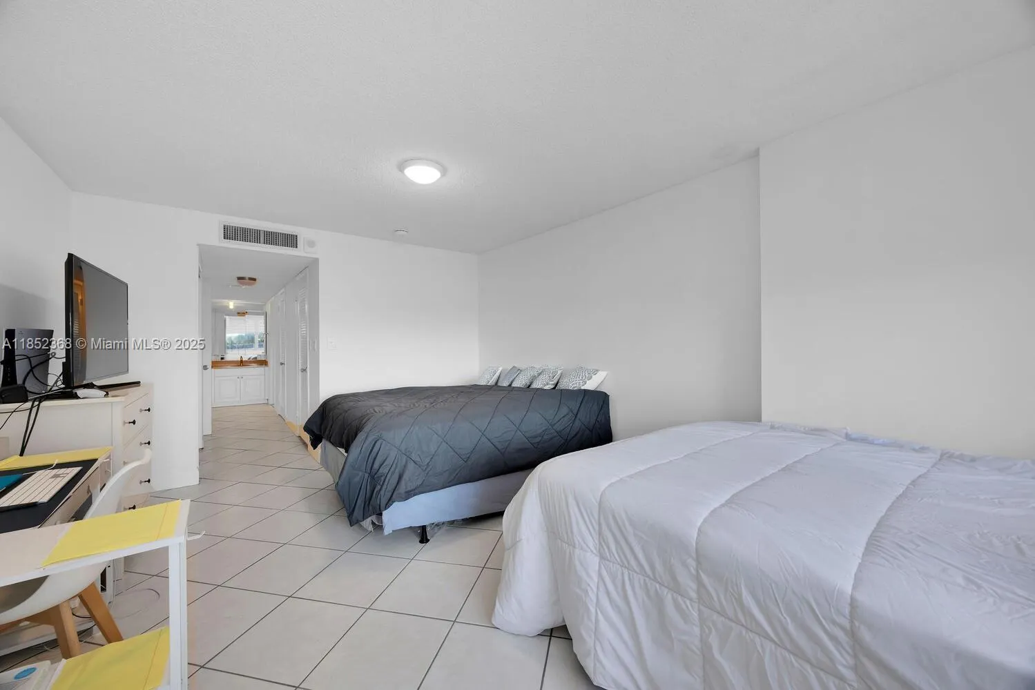 6039 Collins Ave, #311