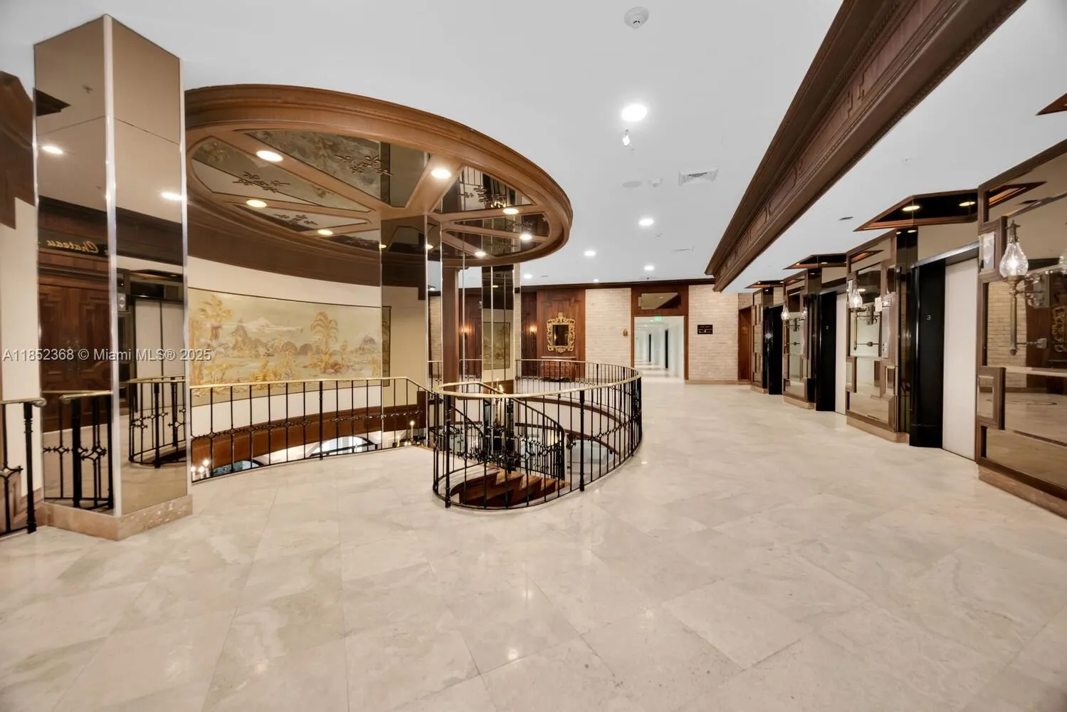 6039 Collins Ave, #311