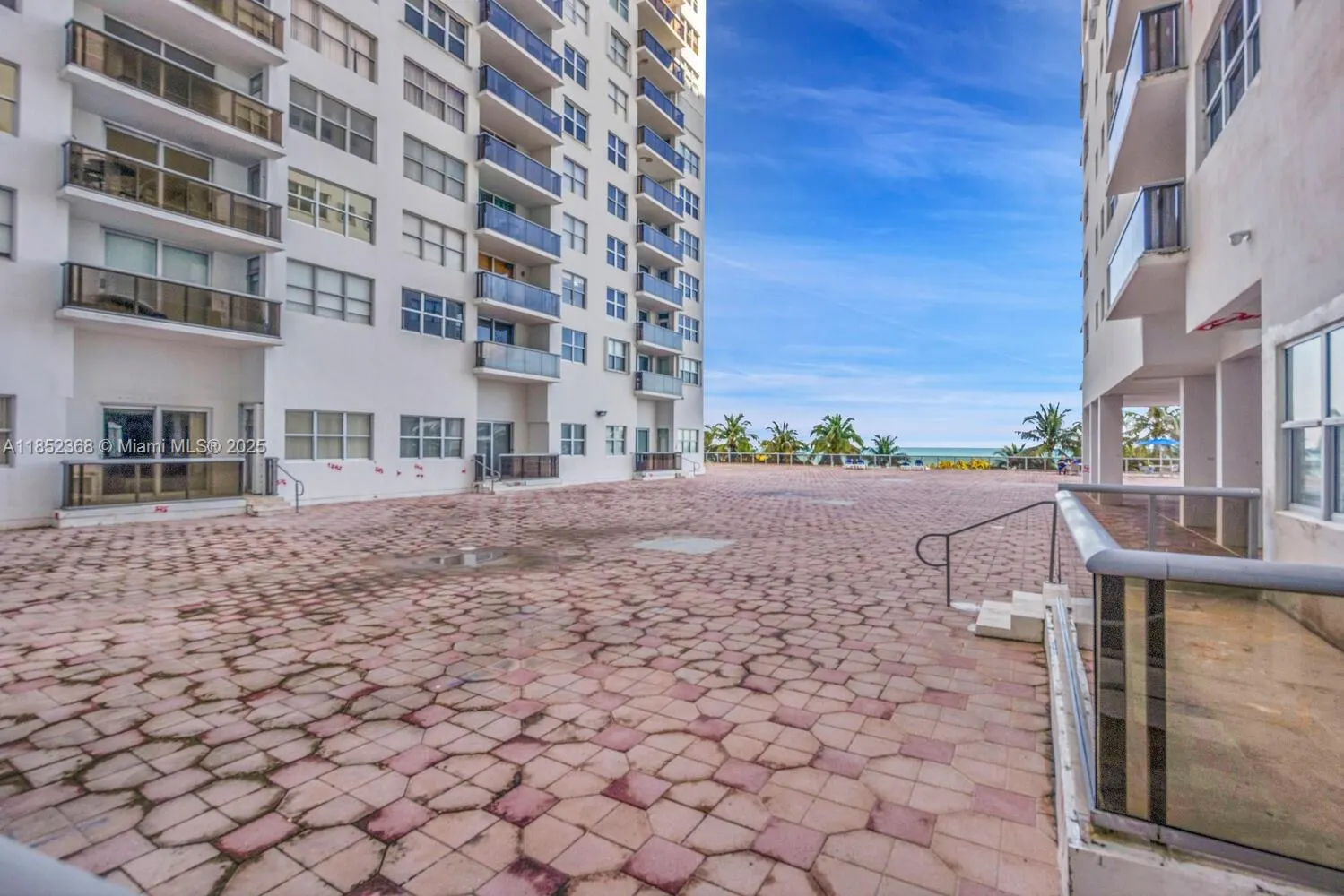 6039 Collins Ave, #311
