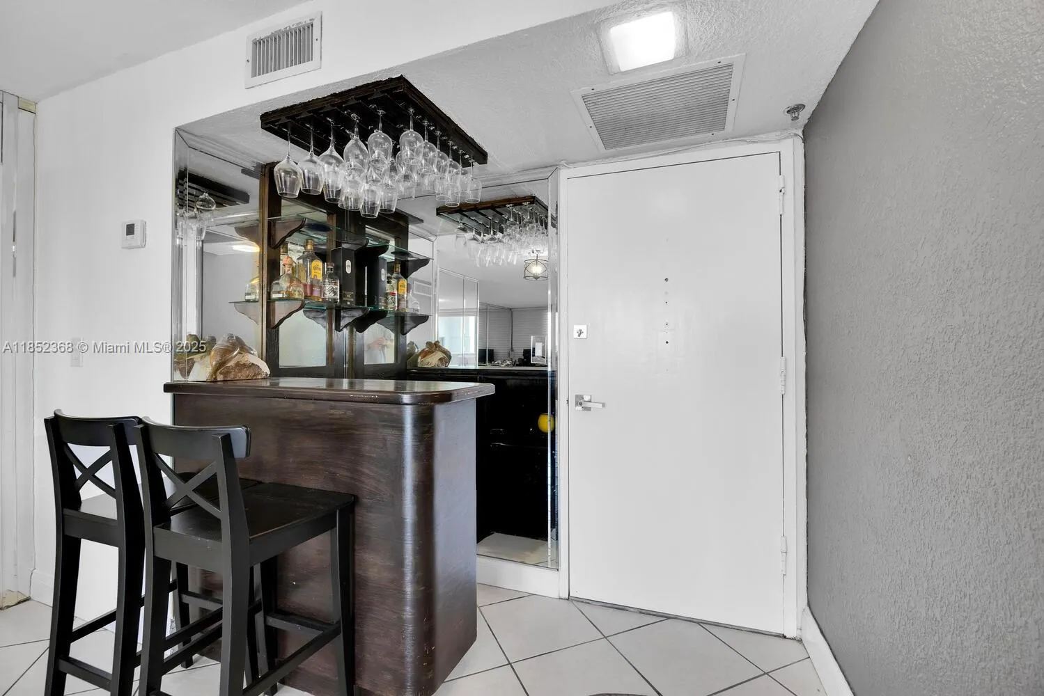 6039 Collins Ave, #311