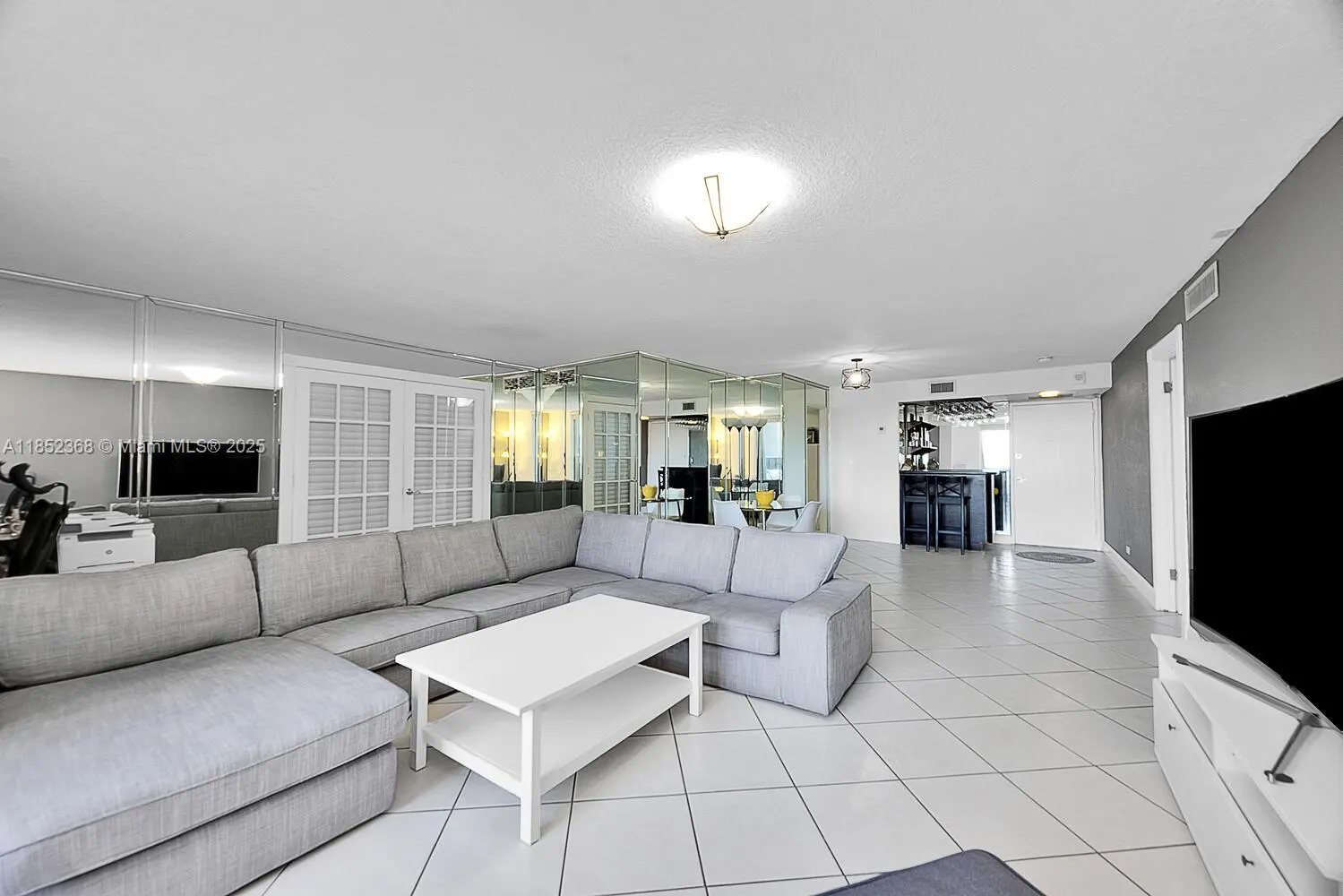 6039 Collins Ave, #311